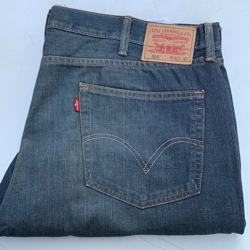Men Levi Jean size 42x30 style 505